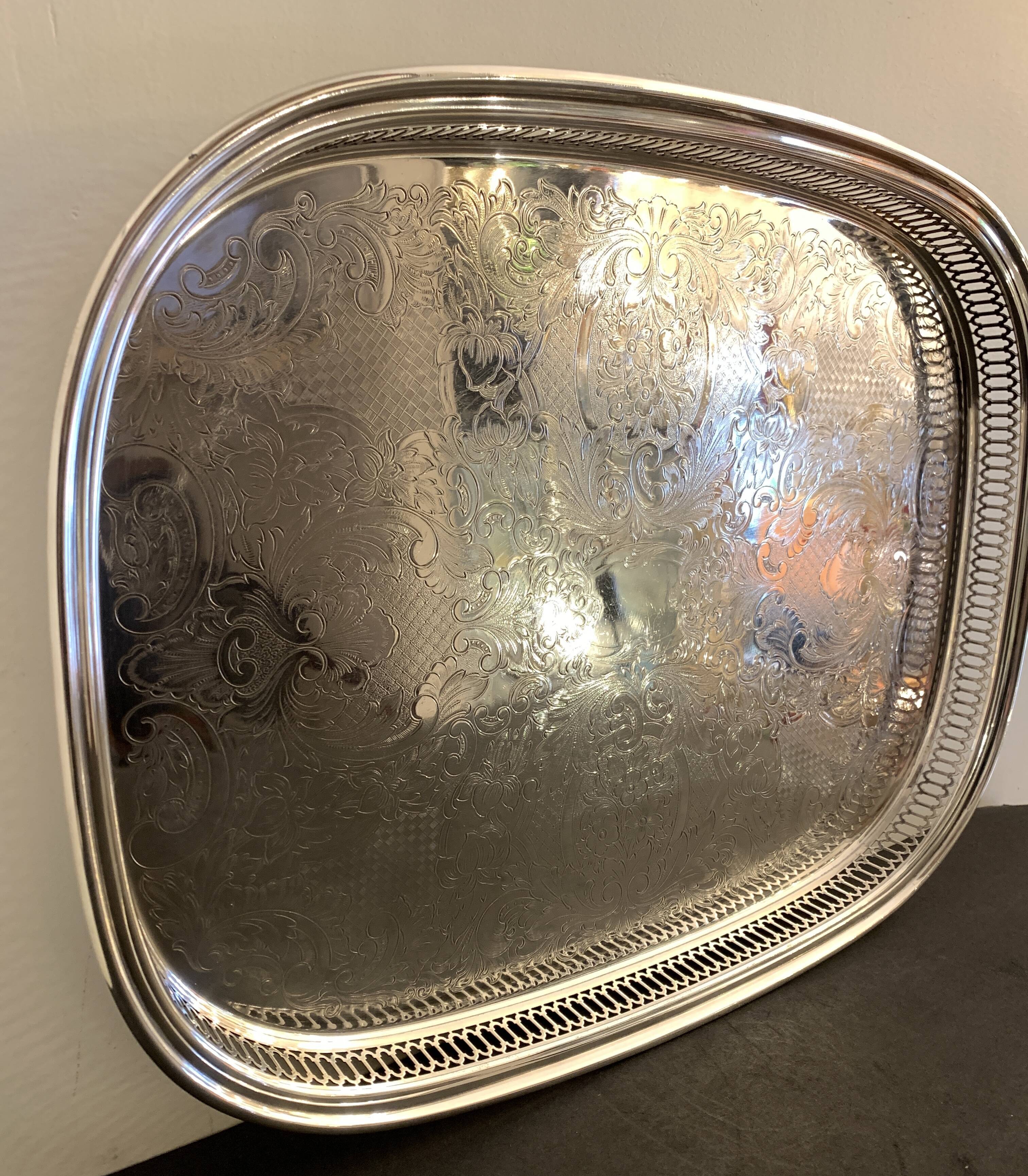 Christofle serving tray in silver metal