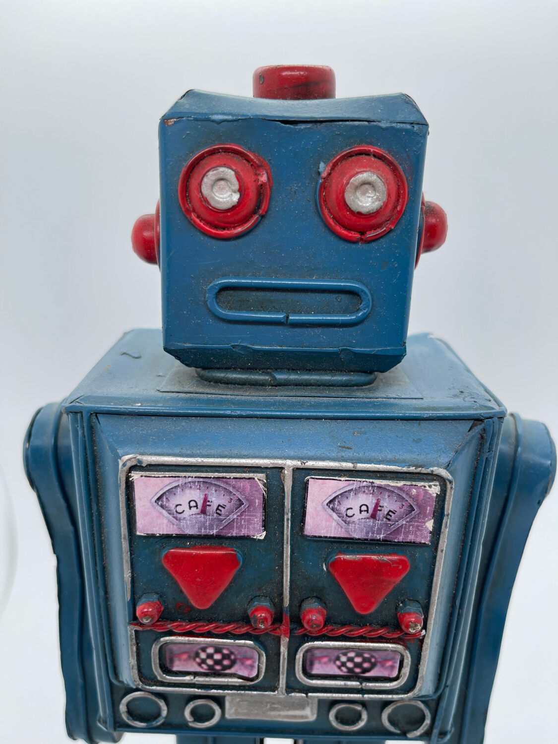 Old robot - metal/painted sheet - tin toys style - vintage