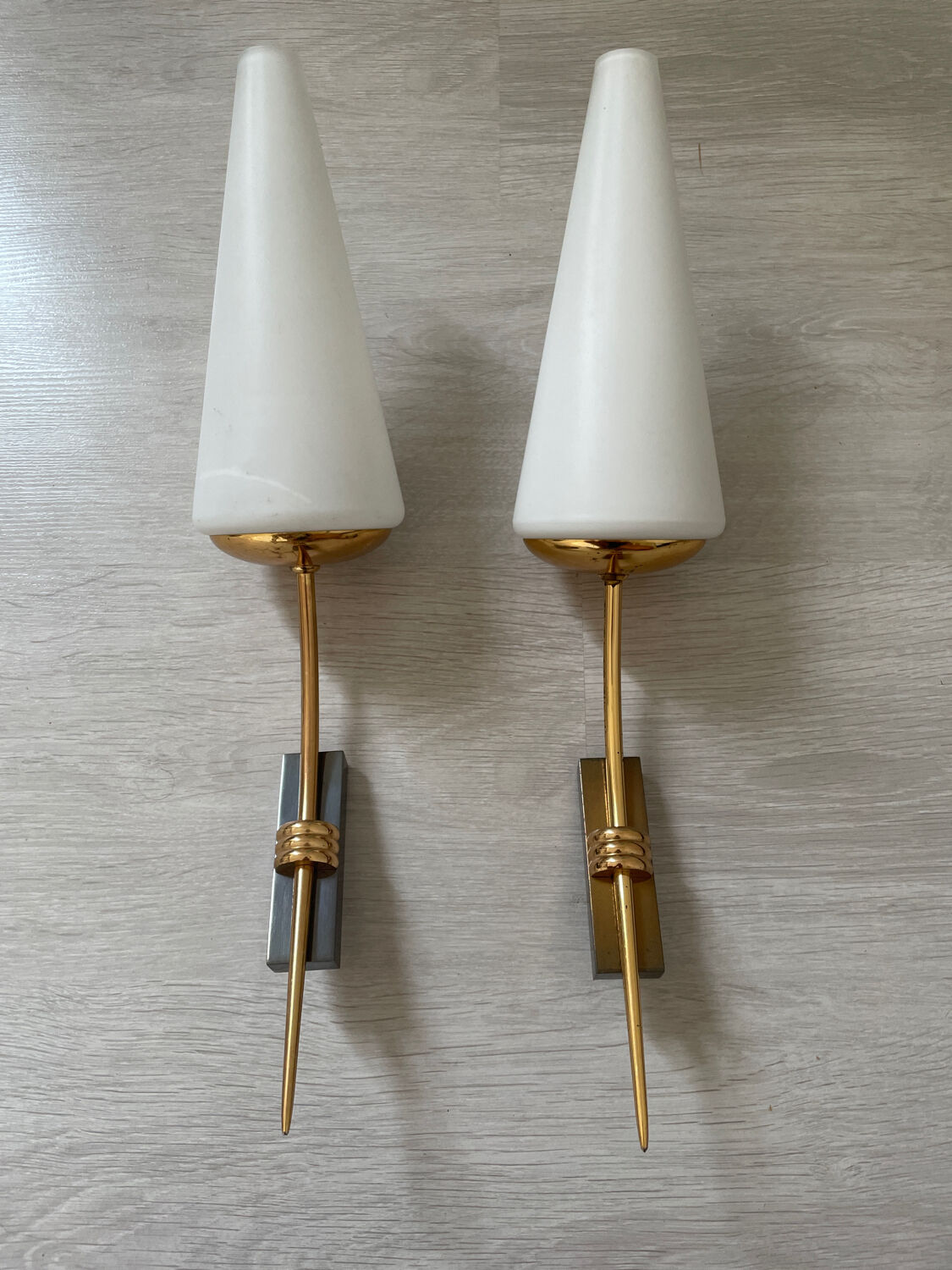 Pair of 1950 sconces in brass and opaque glass