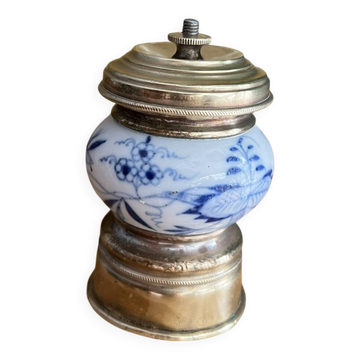 Moulin à poivre ancien en porcelaine fleurie et métal doré / laiton –