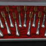 12 fourchettes à gâteau métal argenté et lames dorées style louis xvi