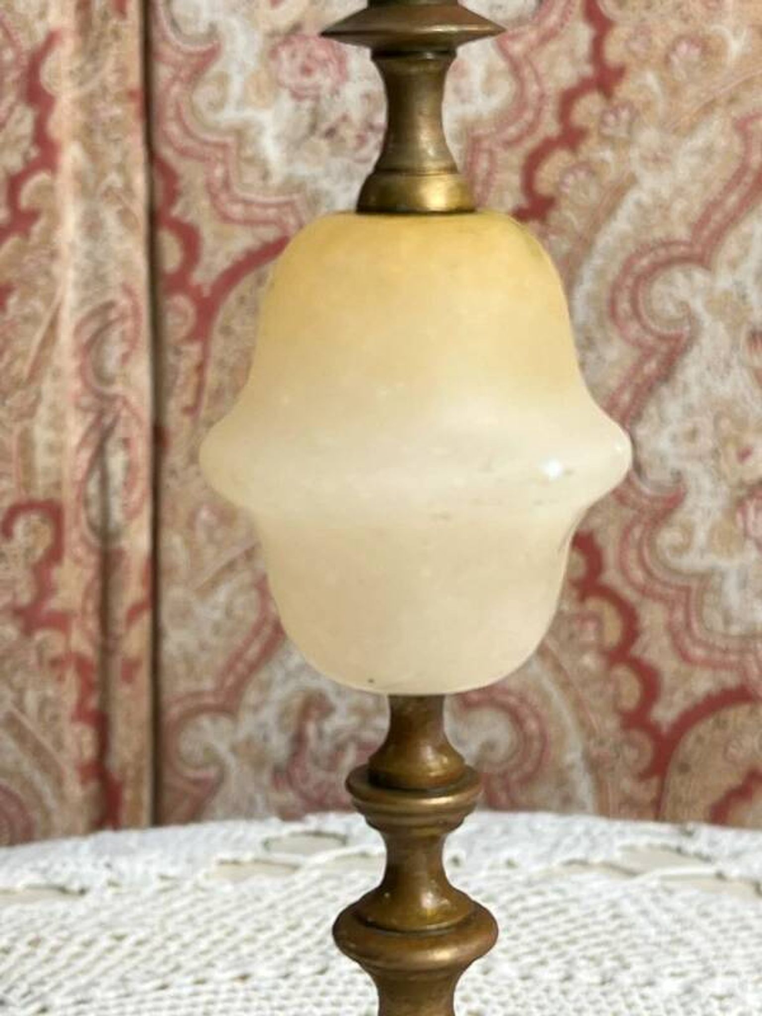 Beautiful candlestick in alabaster and gilded brass bronze