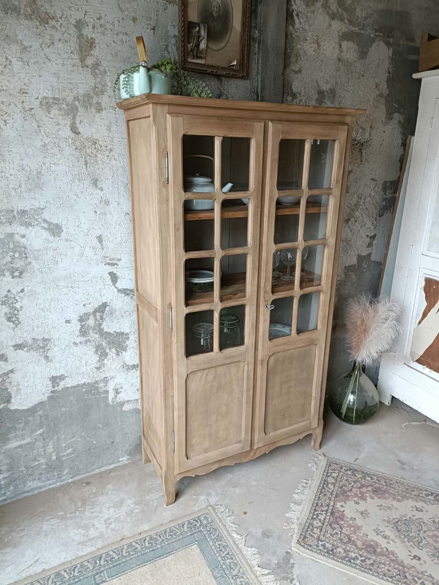 Parisian display cabinet