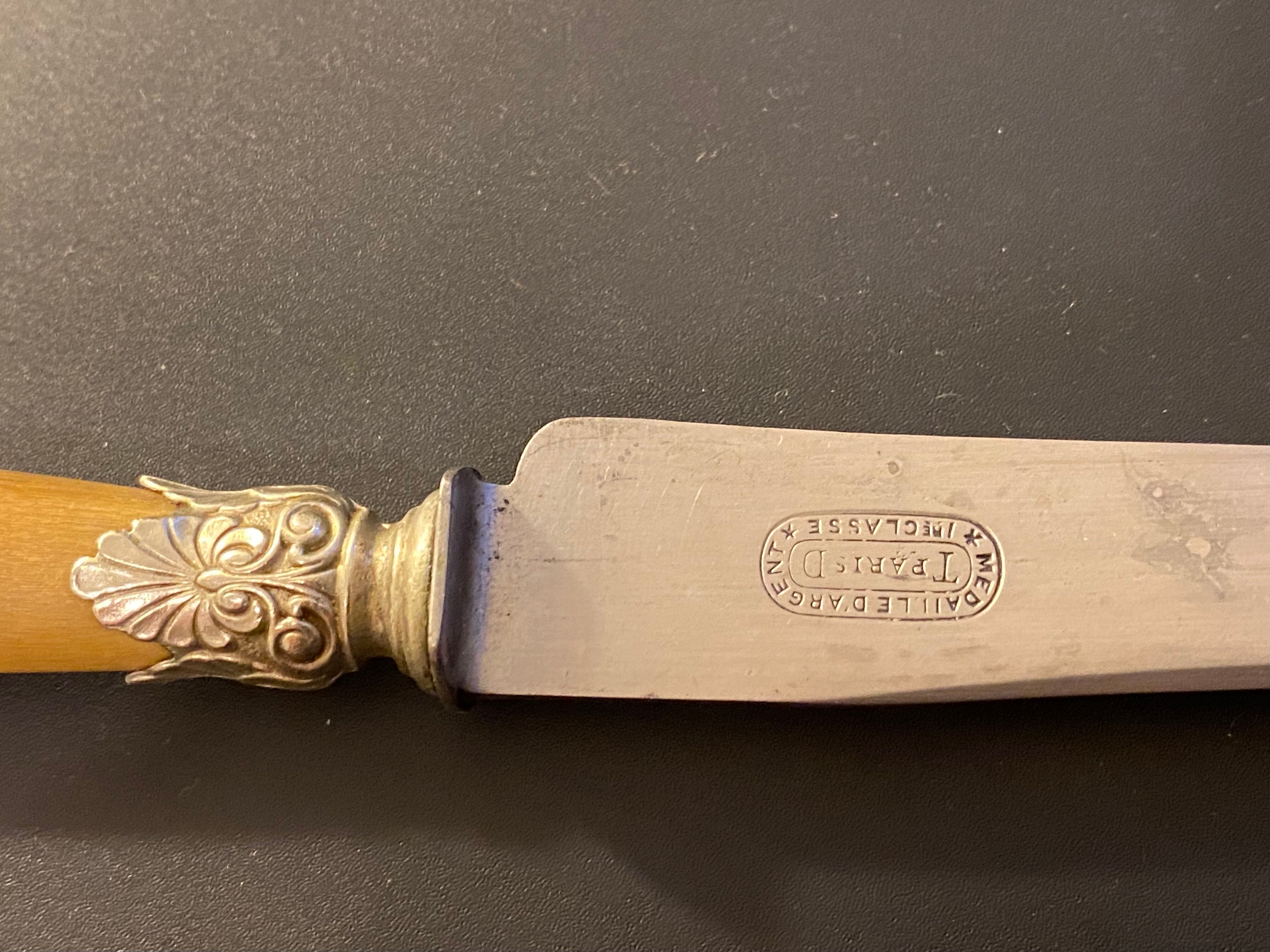 Couteaux art nouveau acier et bakélite