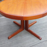 Baumann dining table