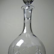 Antique crystal decanter from Nancy, engraved, circa 1920-1930.