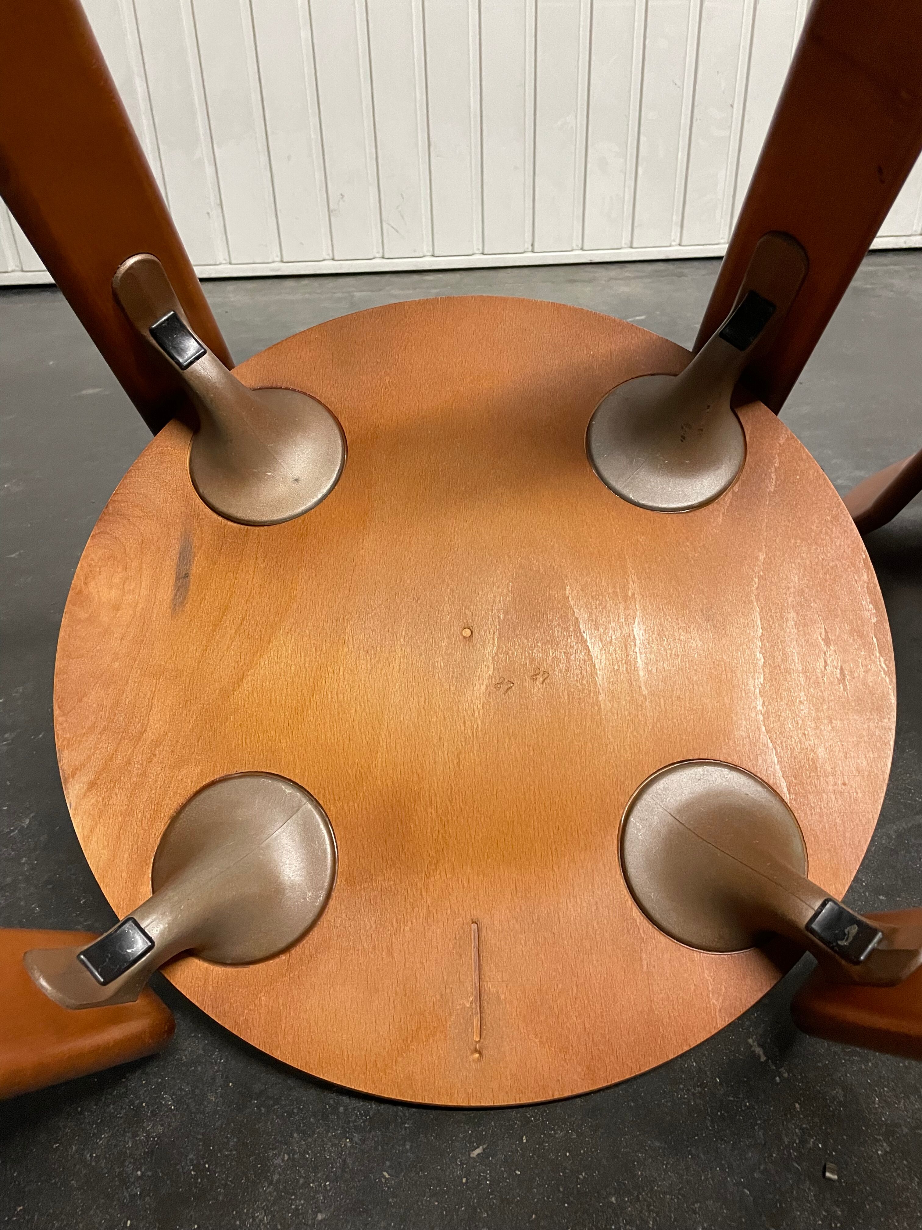 Paire de chaise modèle 33 par Bruno Rey