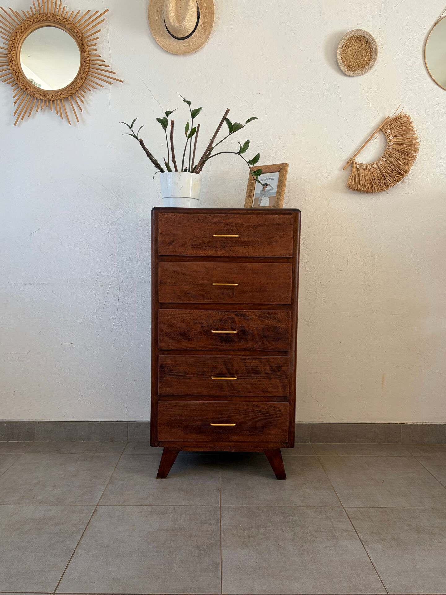 Vintage chest of drawers/commode from the 1960s.
