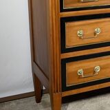 Property chest of drawers in solid walnut, Louis XVI period – Late 18th century