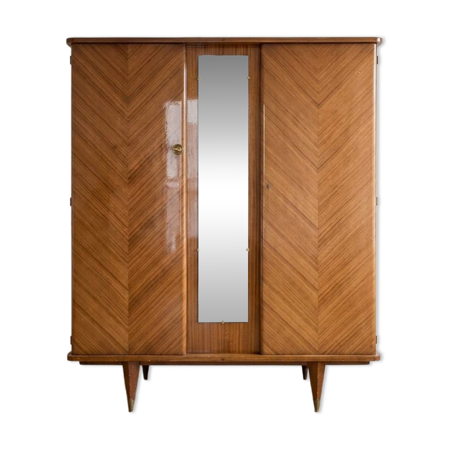 Armoire rétro en placage bois : 3 portes avec miroir et pieds compas
