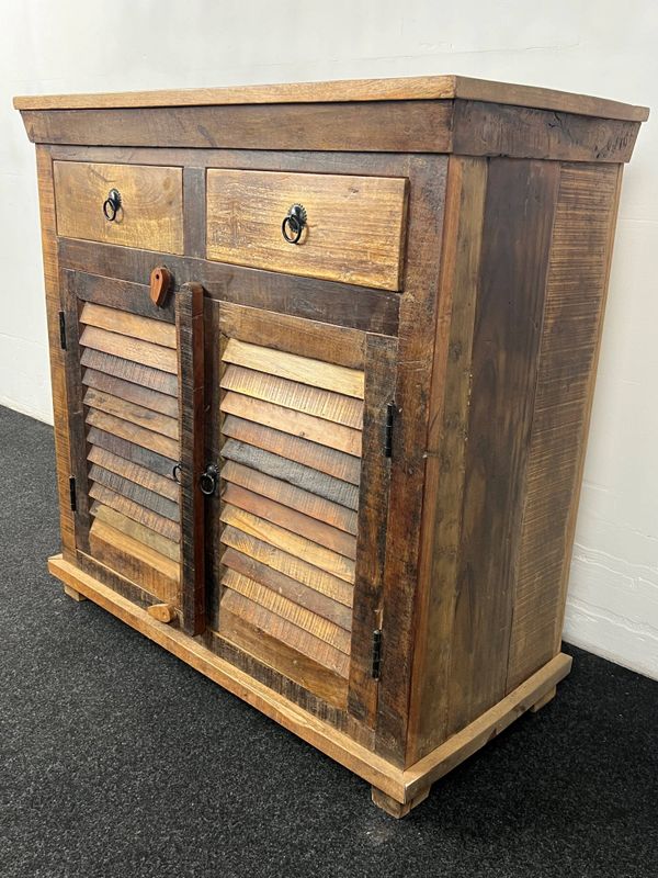 Petit buffet en bois ancien