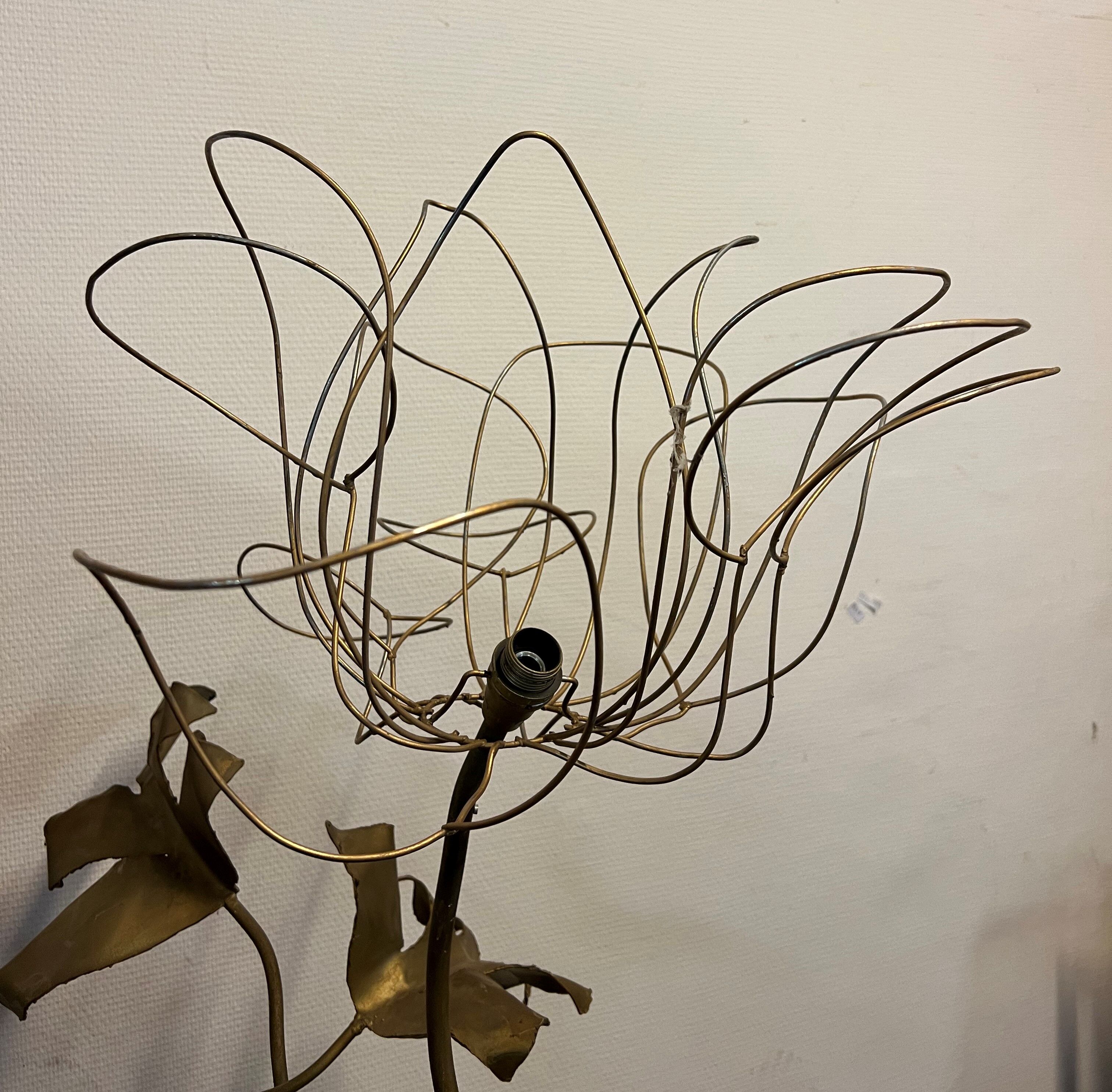 Floor lamp "flowers" in gilded brass