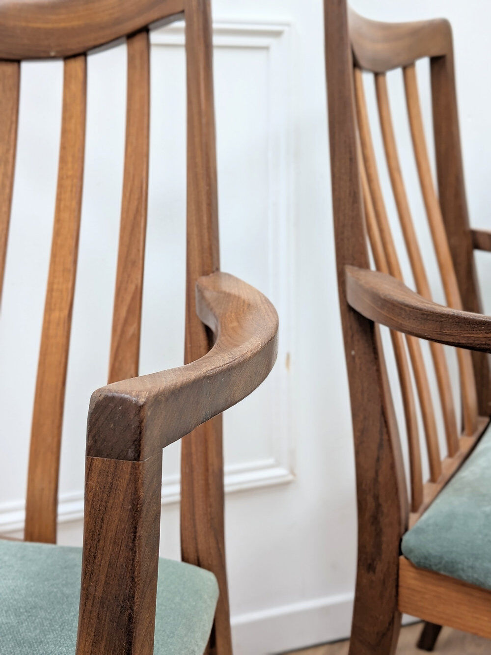 4 chaises et 2 fauteuils Gplan vintage en teck