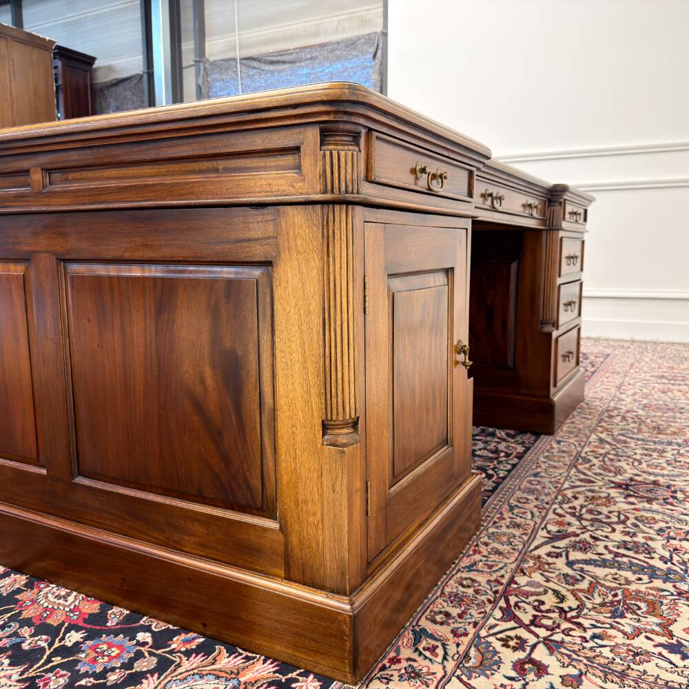 Très grand bureau partenaire classique anglais