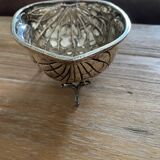 Nutshell-shaped dish