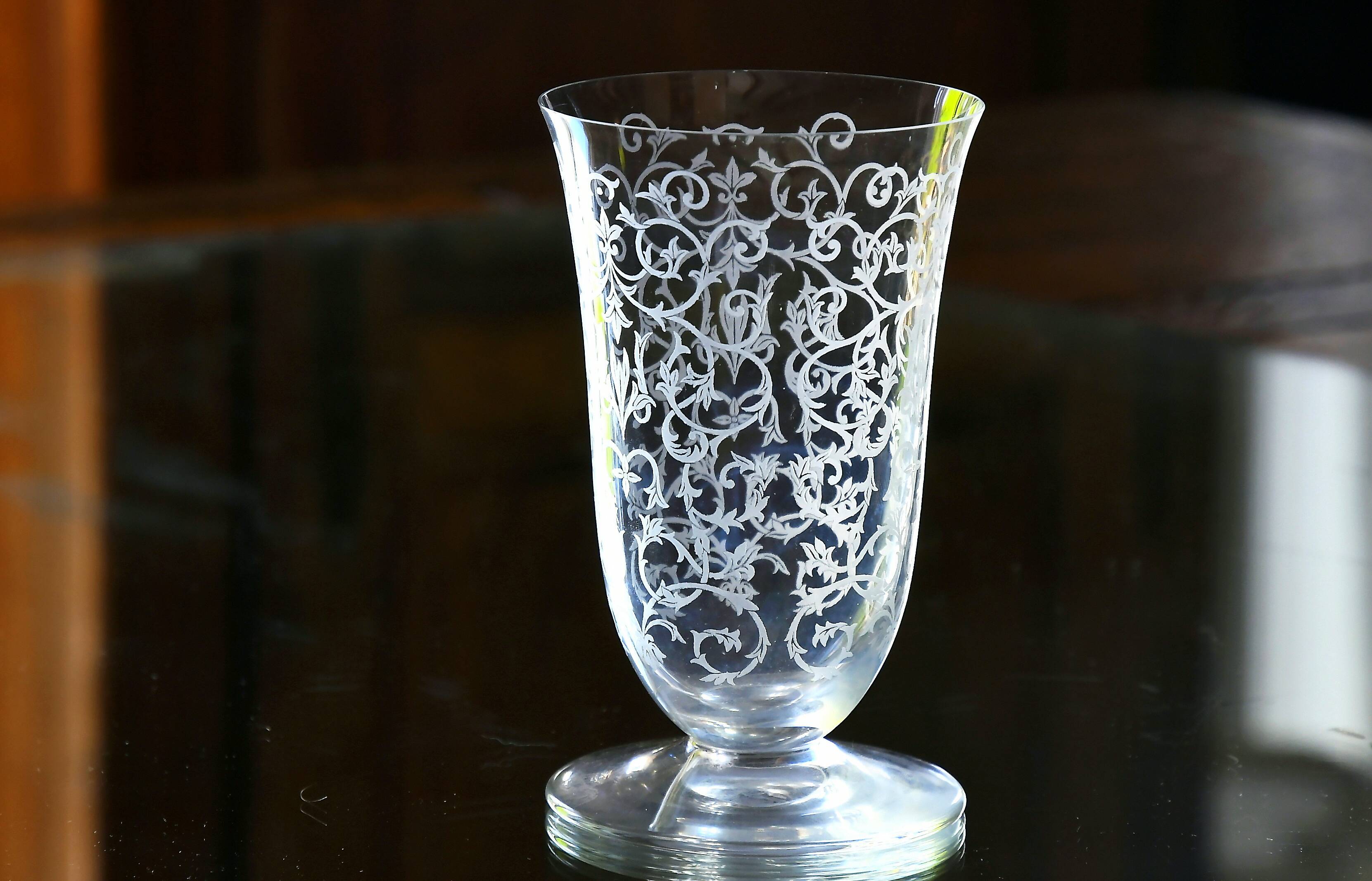 Baccarat engraved crystal "tulip" vase, Erna model.