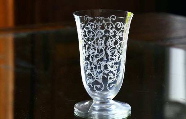 Vase ''tulipe'' en cristal gravé de Baccarat, modèle Erna