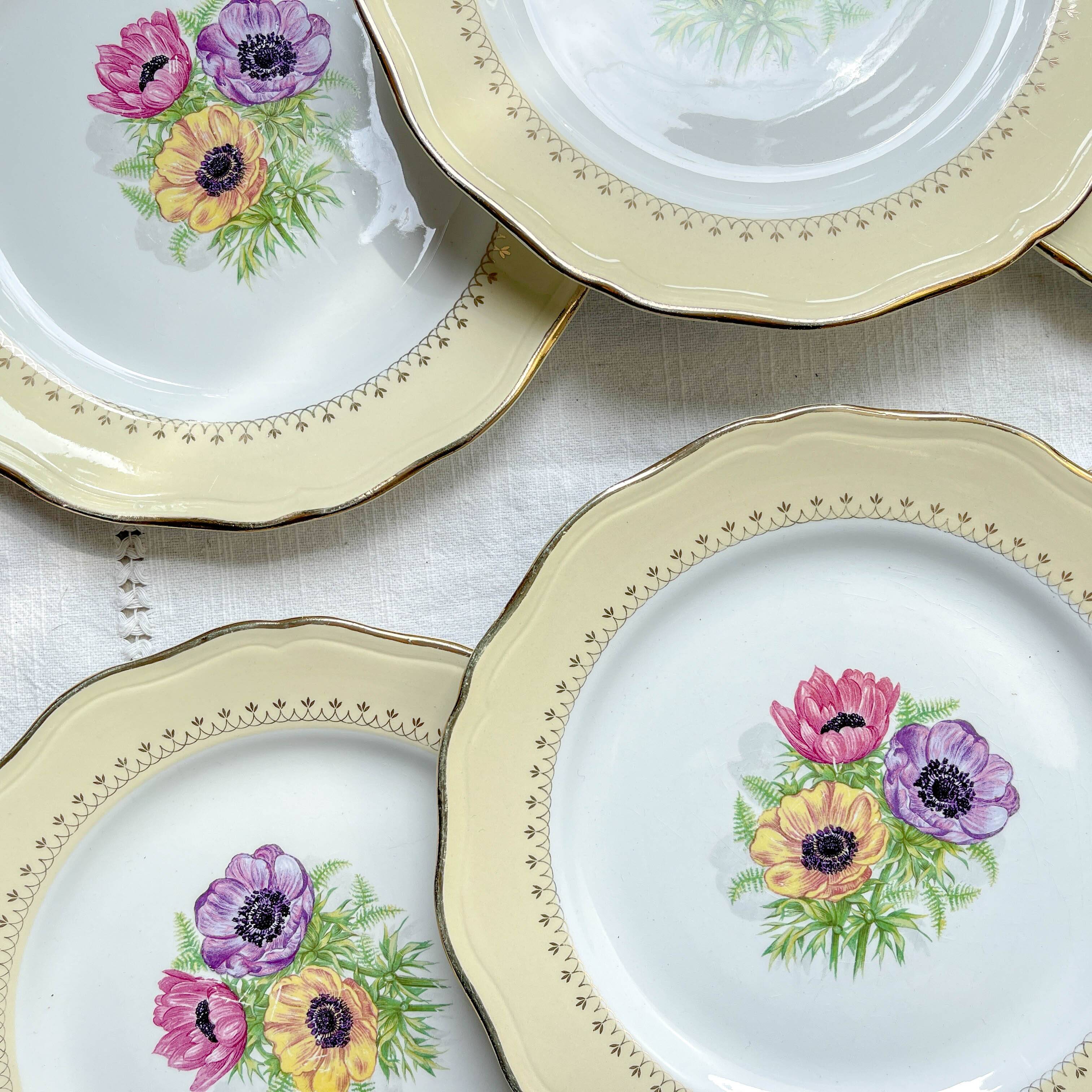 6 vintage porcelain dinner plates with white and golden yellow floral pattern L'Amandinoise "Coopélia" - Vintage floral tableware