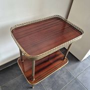 Desserte / Petite table d'appoint plaquage acajou et laiton mid century