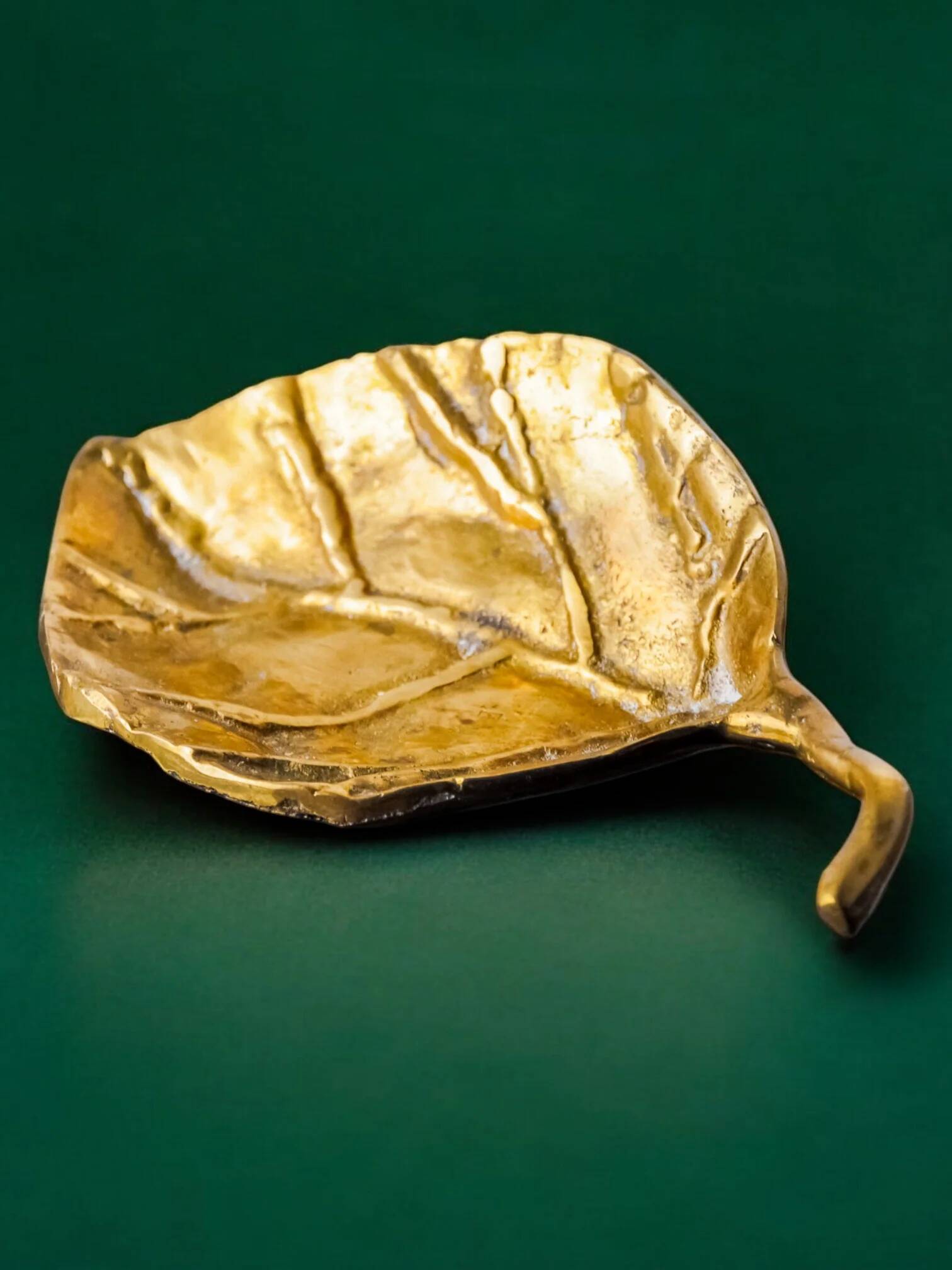 Brutalist leaf tray by David Marshall in bronze, 1970s