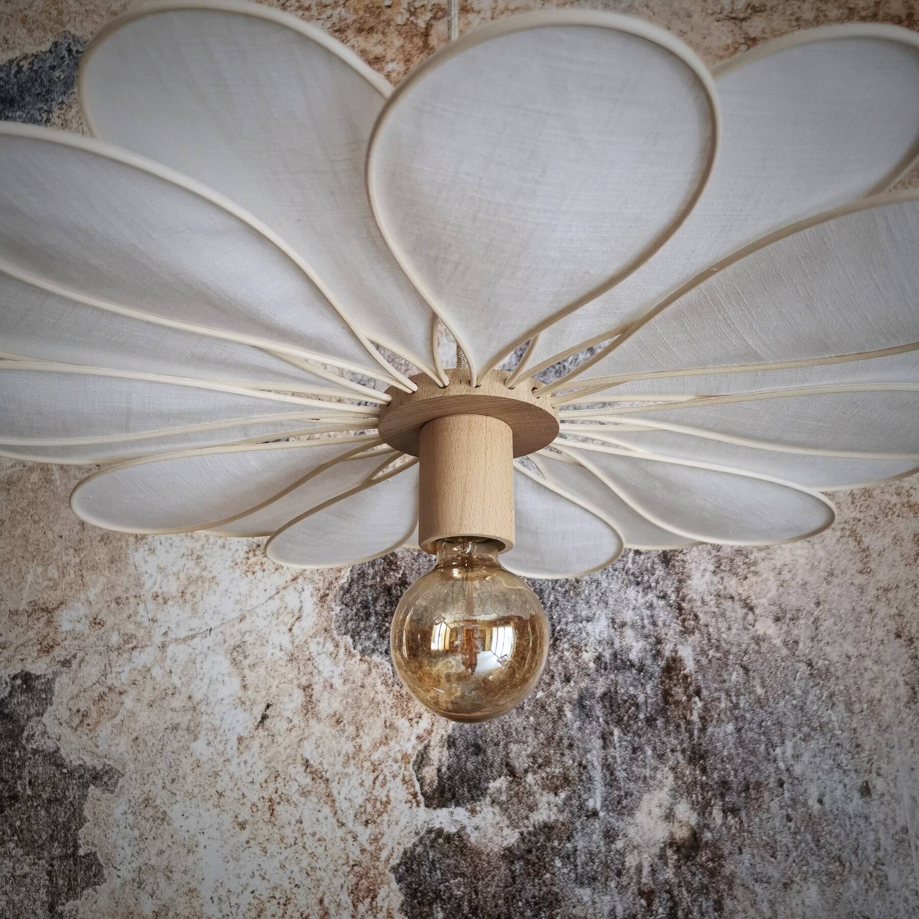 18-petal flower pendant in rattan and white linen