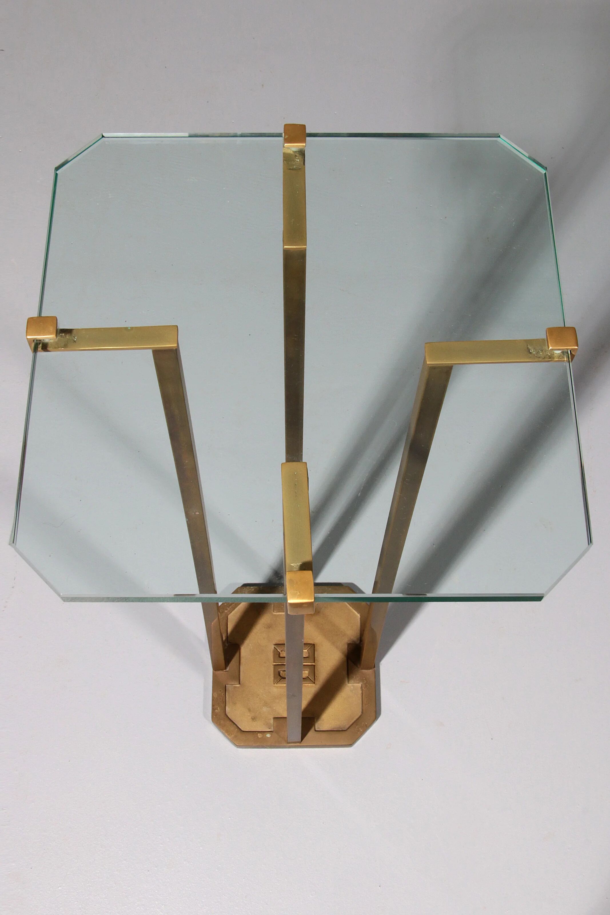 Rares tables d'appoint Peter Ghyczy T18, modèle des années 1970, hauteur 73 cm.