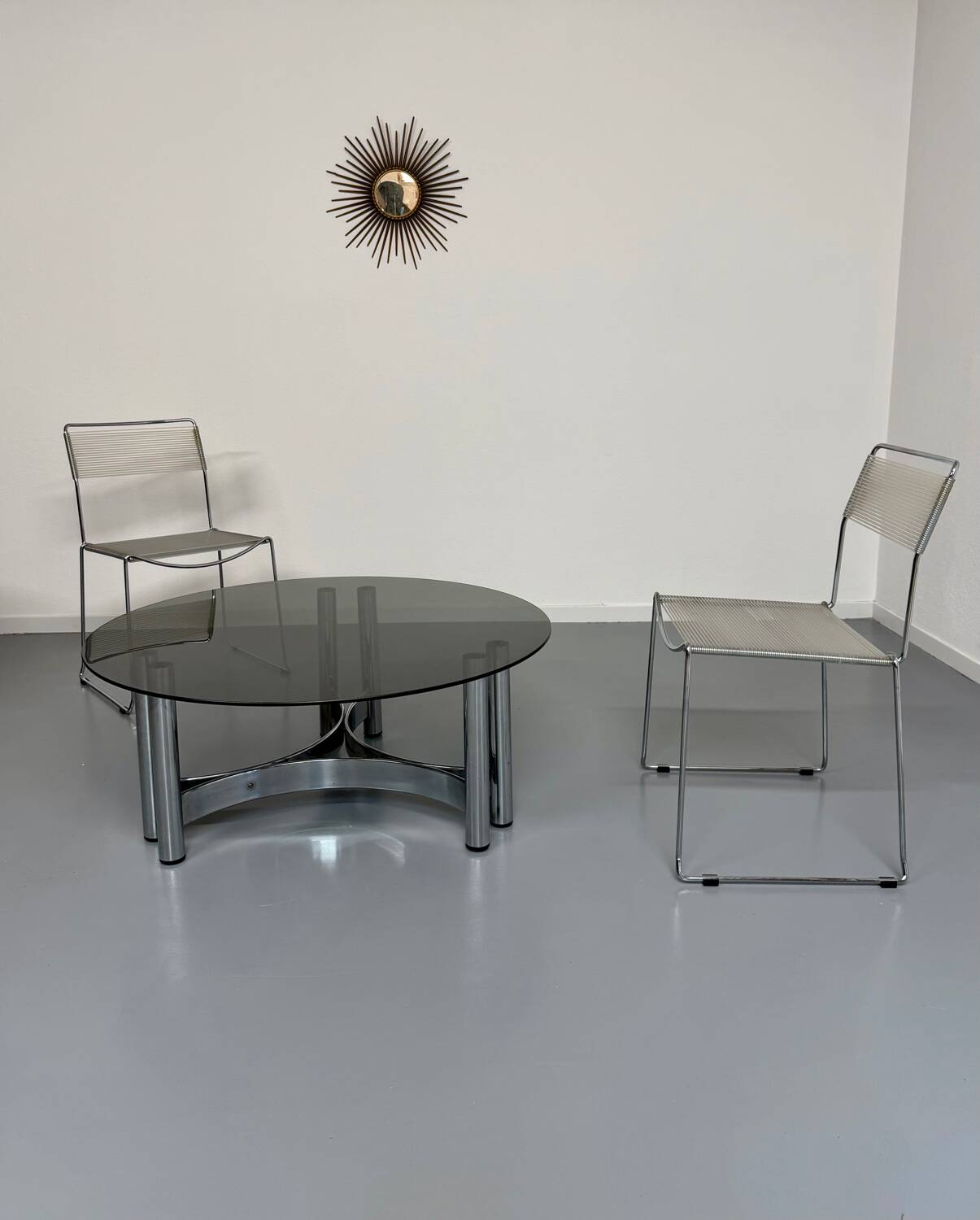 Round coffee table in smoked glass and chrome steel, 1970s design.
