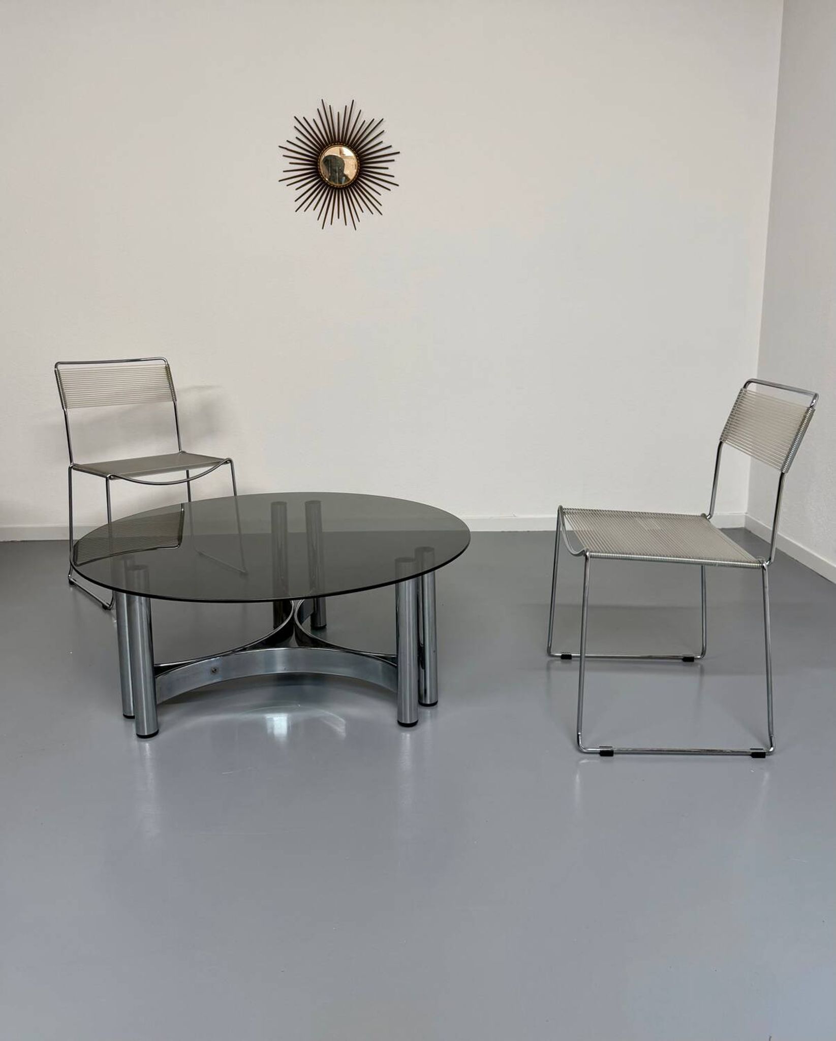 Round coffee table in smoked glass and chrome steel, 1970s design.