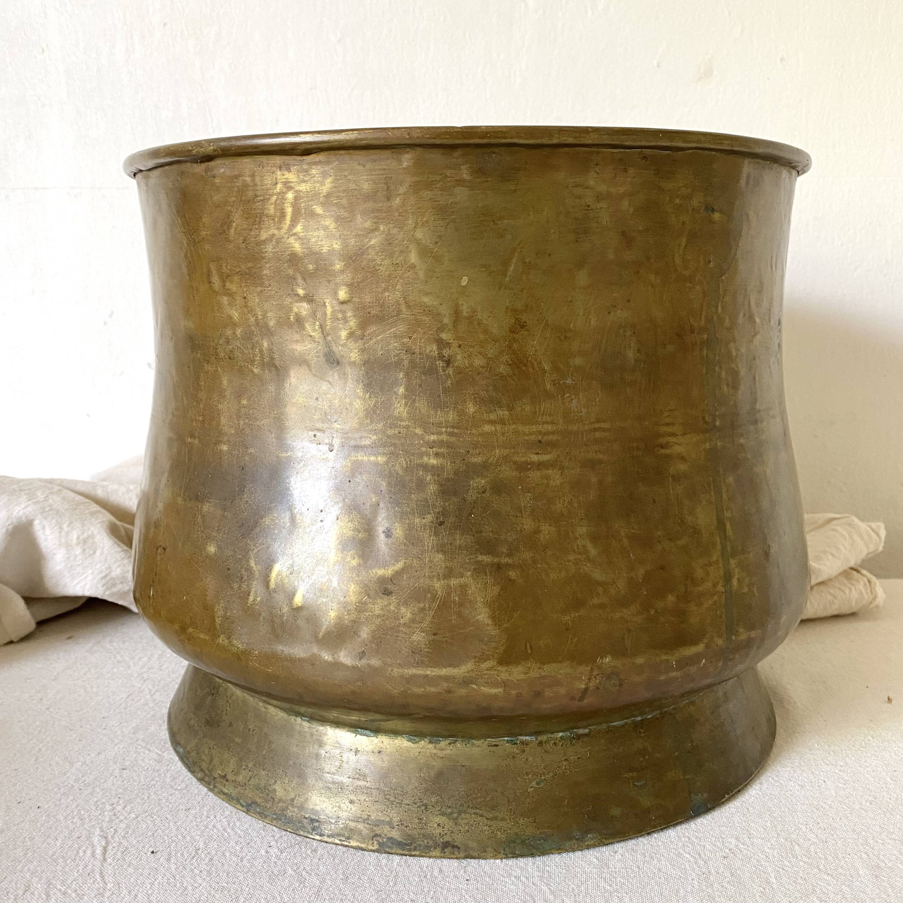 Hammered copper pot cover, diameter 28 cm