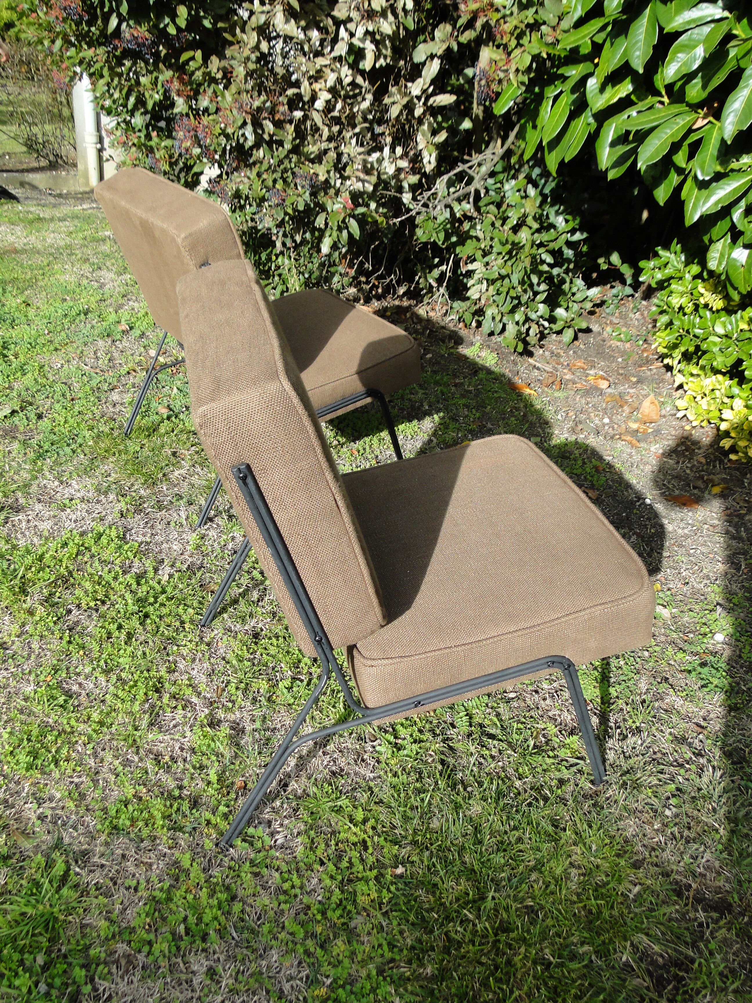 Paire de chauffeuses fauteuils en tissu marron