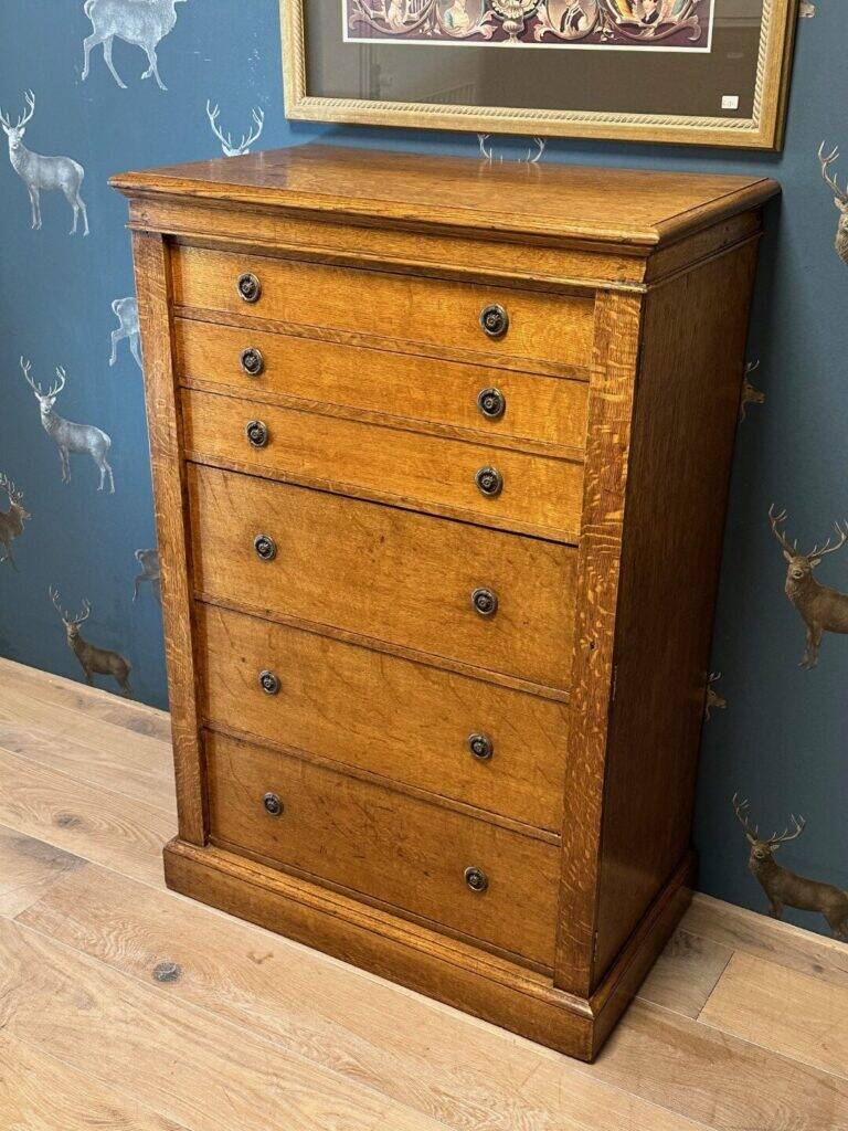 Commode Wellington en chêne antique