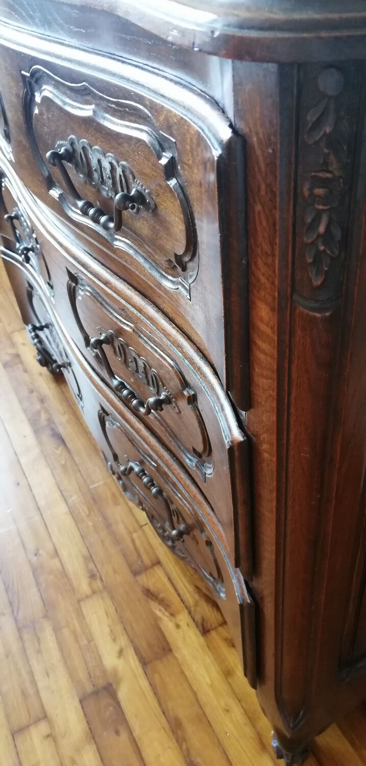 Oak chest of drawers