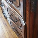 Oak chest of drawers