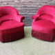 2 fauteuils crapauds velours rouge