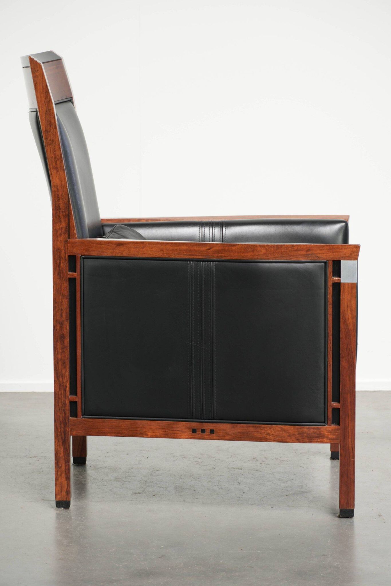 Fauteuil en cuir de vache au design Art Déco avec un look intemporel