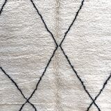 Moroccan Berber carpet Beni Ouarain with black diamonds2,47x1.70m