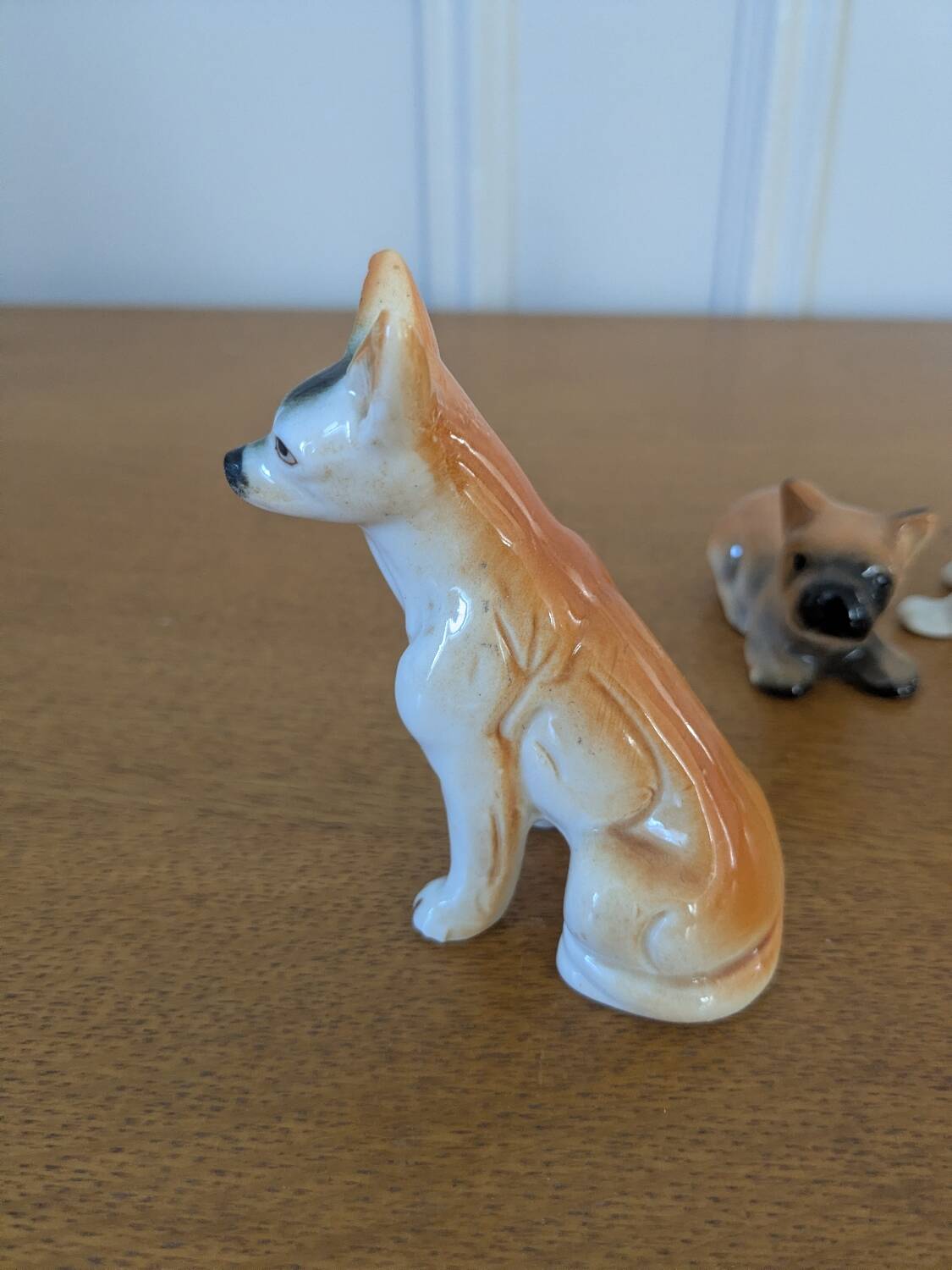 Porcelain dogs