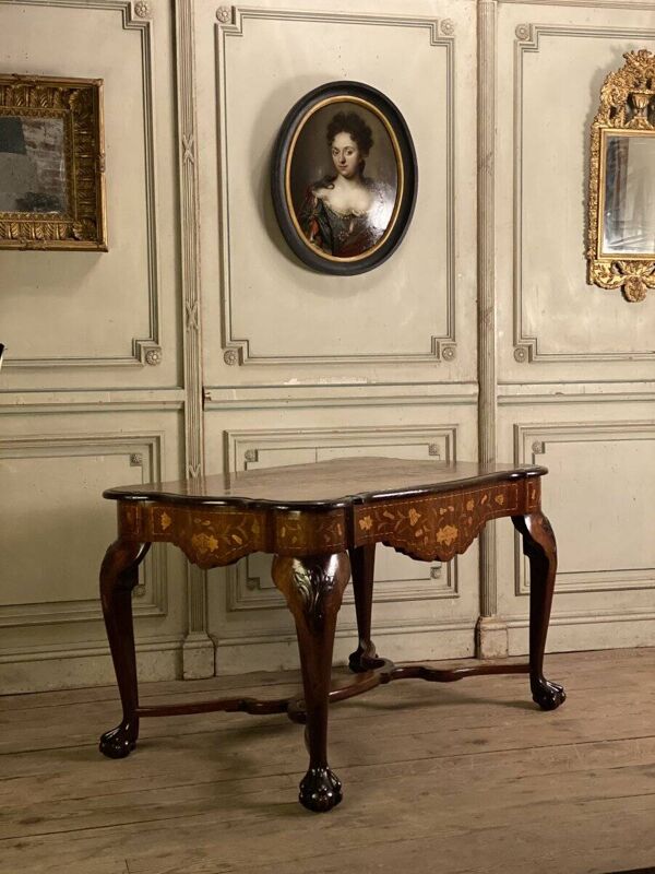 Table en marqueterie hollandaise, XIXème siècle
