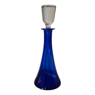 Carafe en verre bleu cobalt