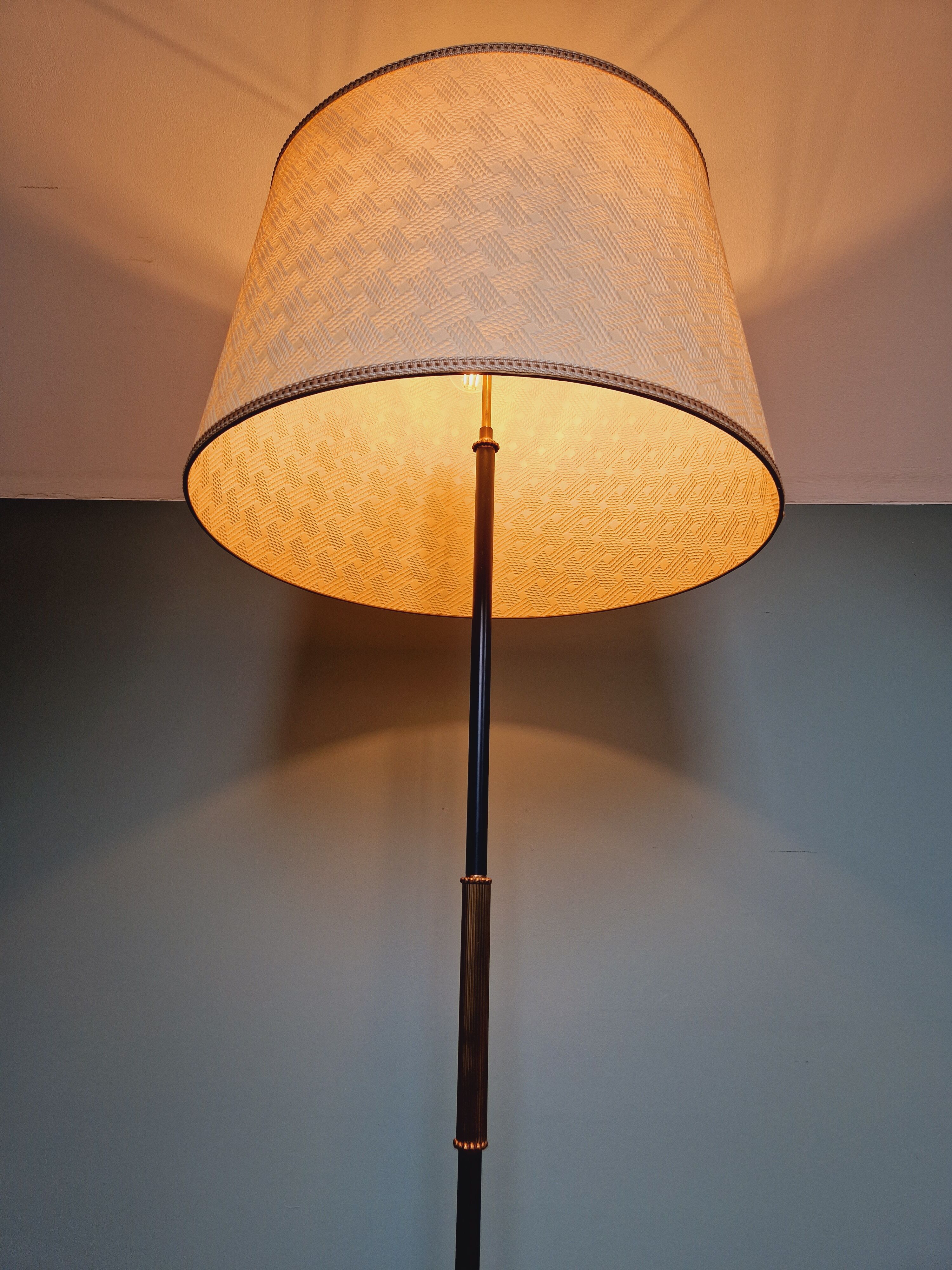 Vintage tripod floor lamp in black lacquered metal and brass, 50s