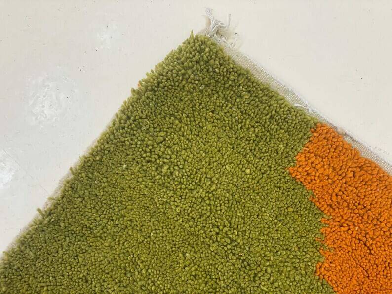 Beni Ouraine Berber rug, handwoven using traditional methods, size 150 x 250 cm