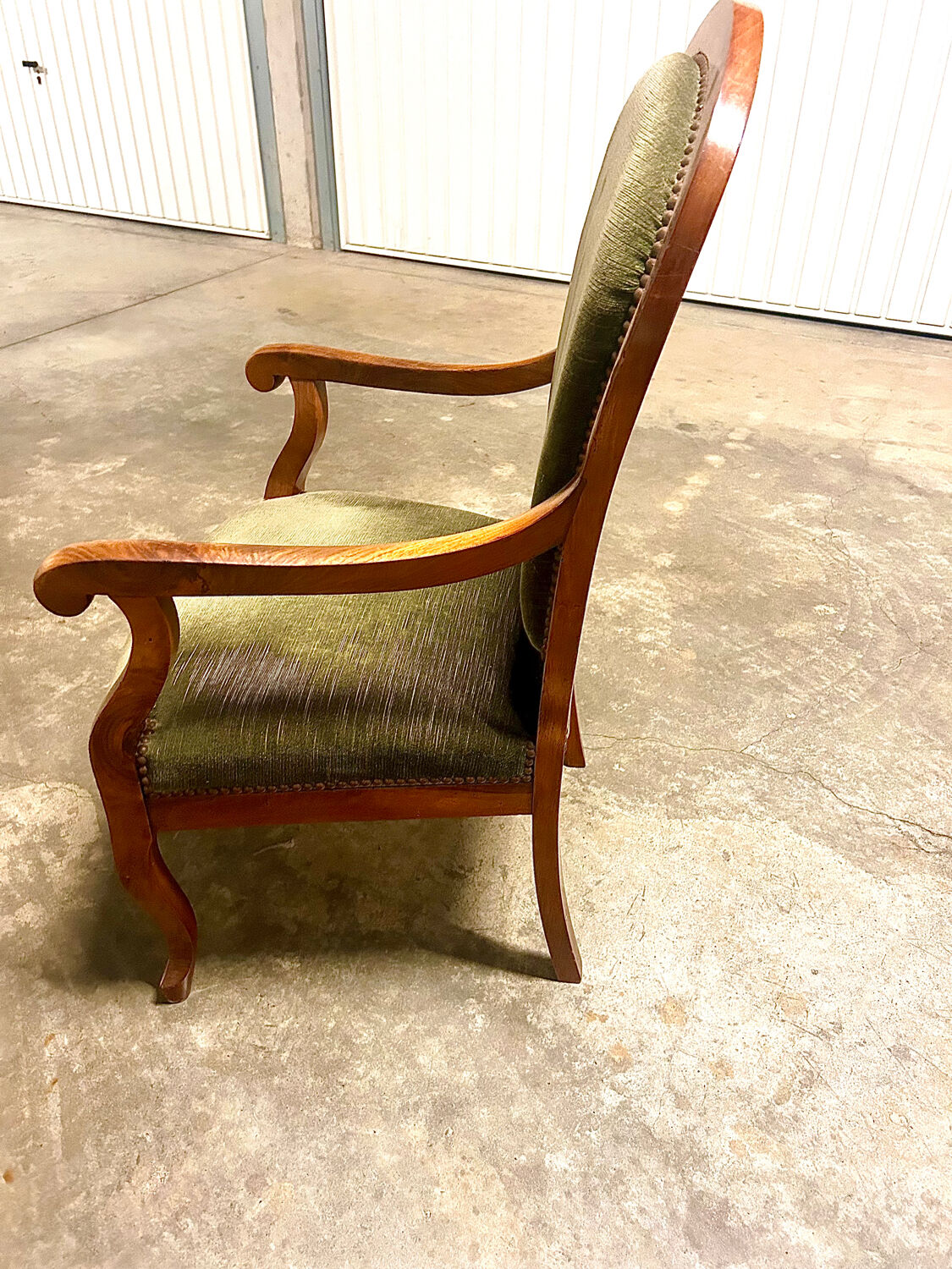 Authentique fauteuil Voltaire Louis-Philippe en noyer massif