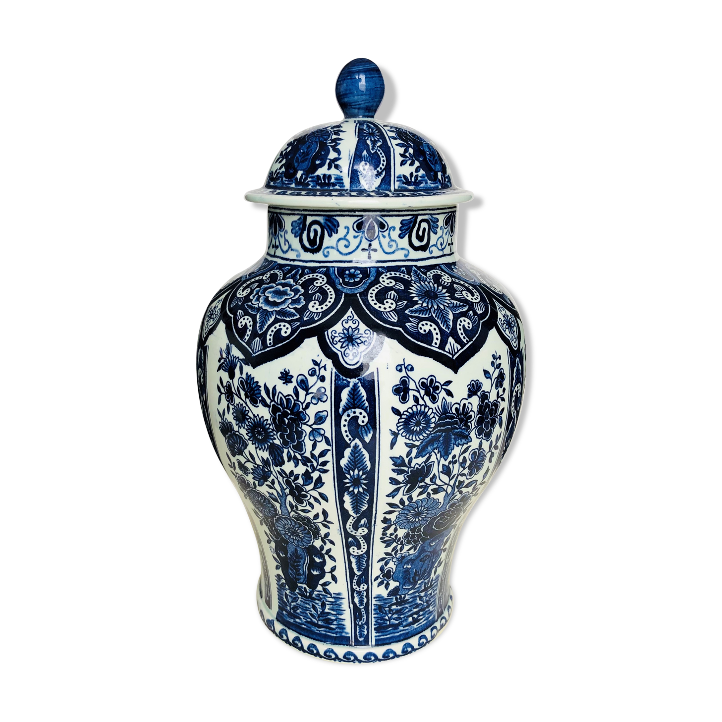 Large covered pot in Delft earthenware