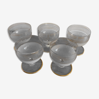 Set of 5 glasses on foot