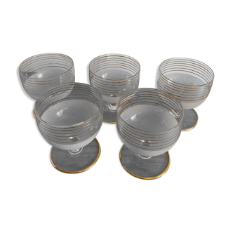 Set of 5 glasses on foot