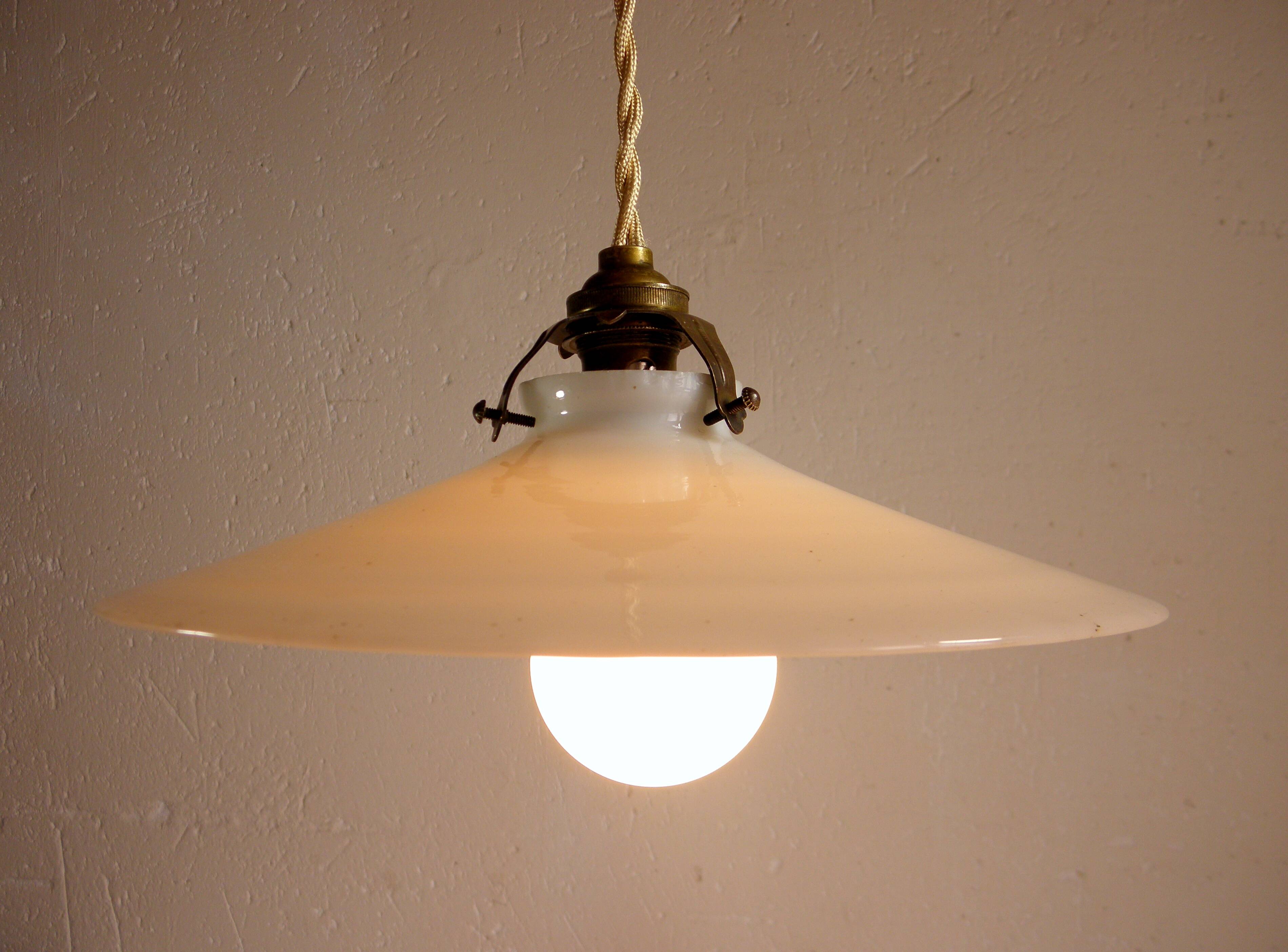 Suspension and rosette, in opaline and porcelain