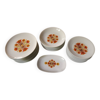 Porcelain plate and dish set, 1970s