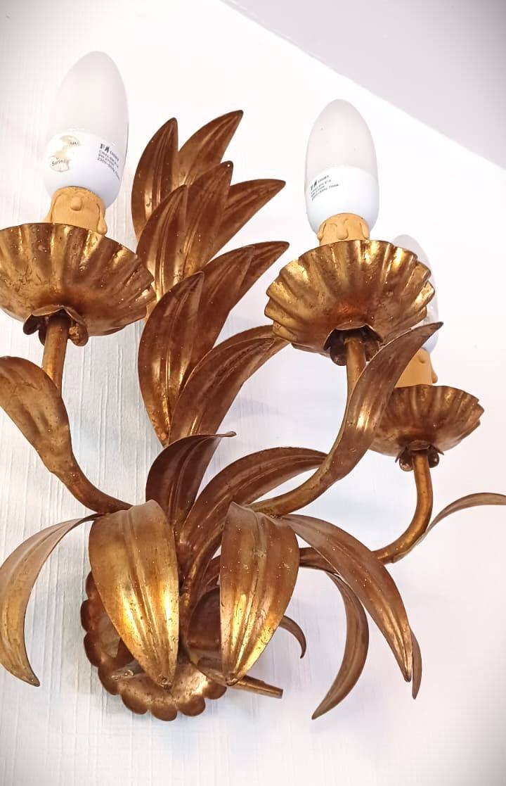 Vintage Italian Florentine wall light in golden bronze metal 1970