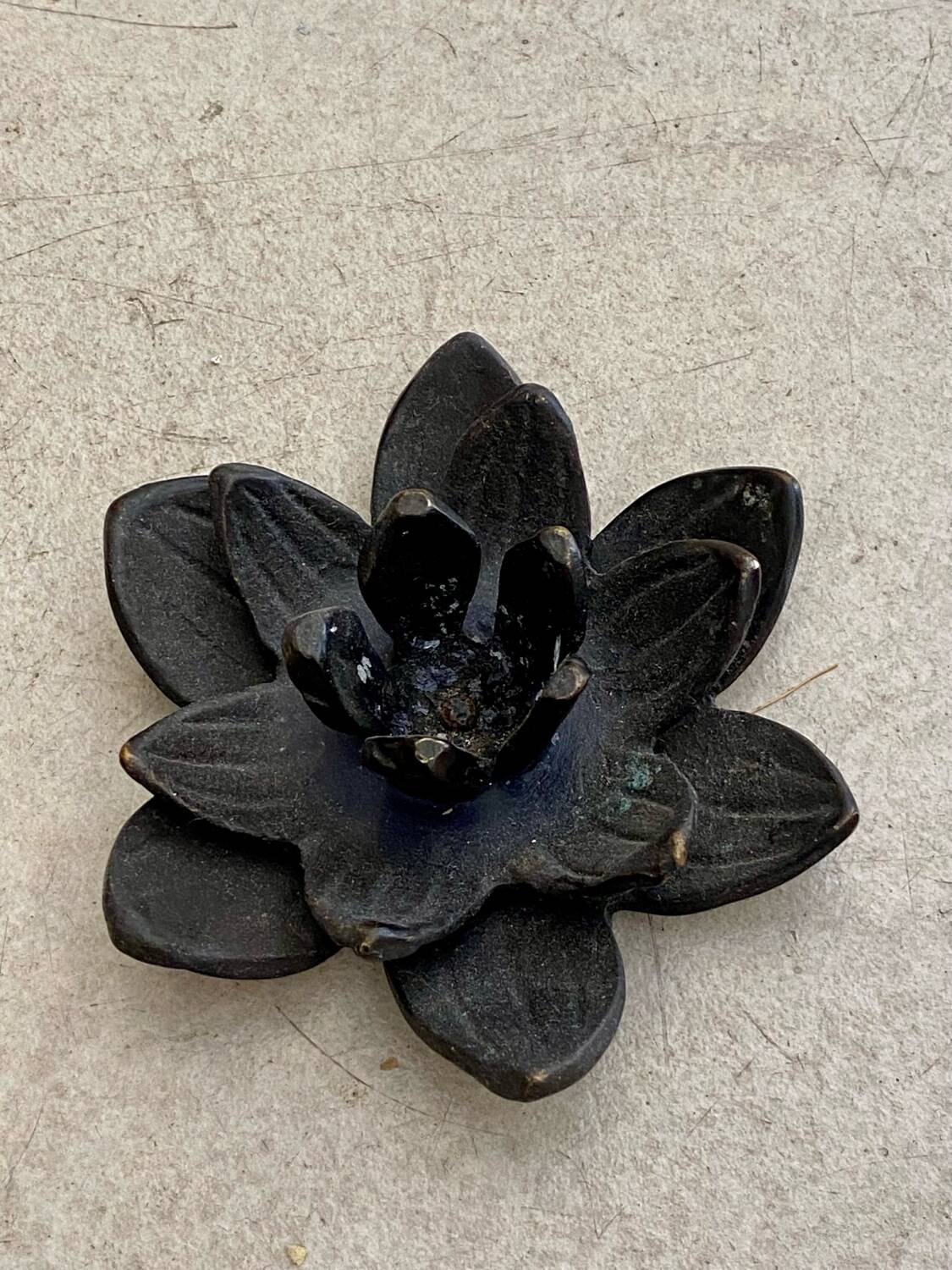 Cast iron candle holder