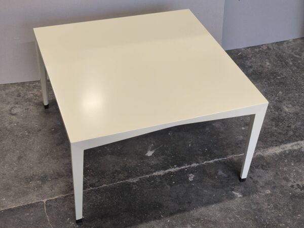 Table basse laqué ivoire sabot ébène Valzania Edition